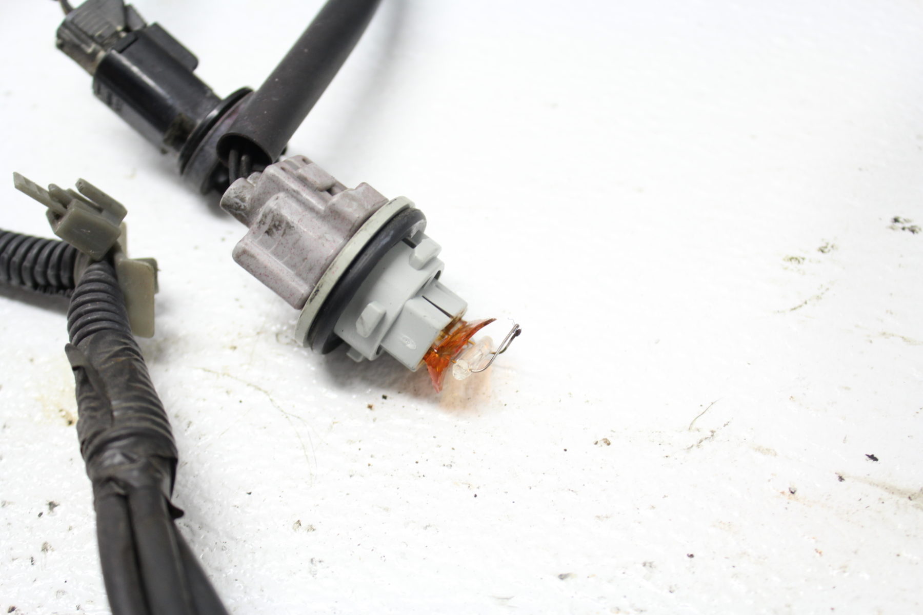 2003-2005 SUBARU FORESTER XT JDM FRONT CHASSIS XENON HID LIGHT WIRE